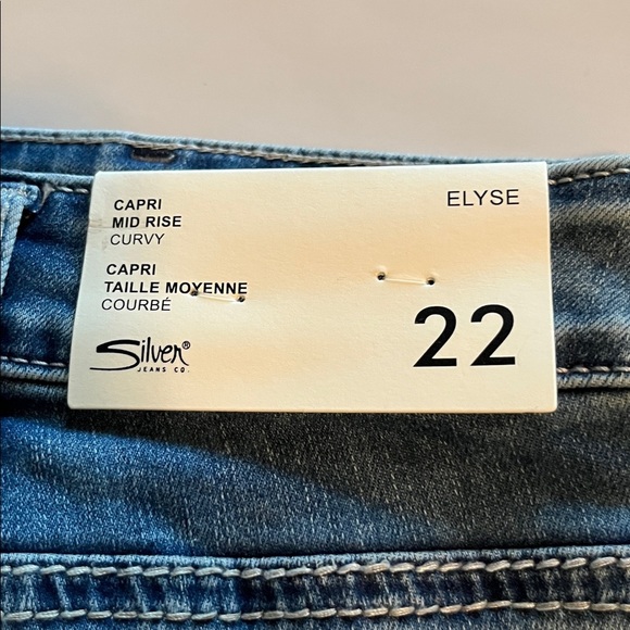 Silver Jeans Elyse Capri Mid Rise Curvy NWT Size 22 - Picture 14 of 16